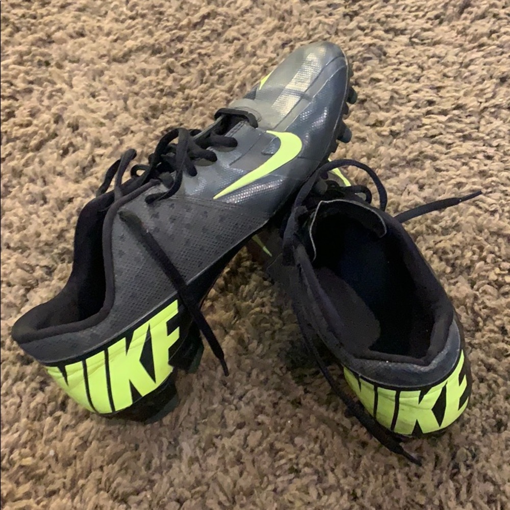 ✳️NIKE CLEATS!! Womens size 9 ✳️